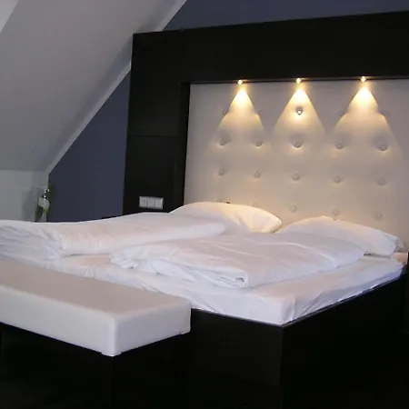Zur Promenade Hotel